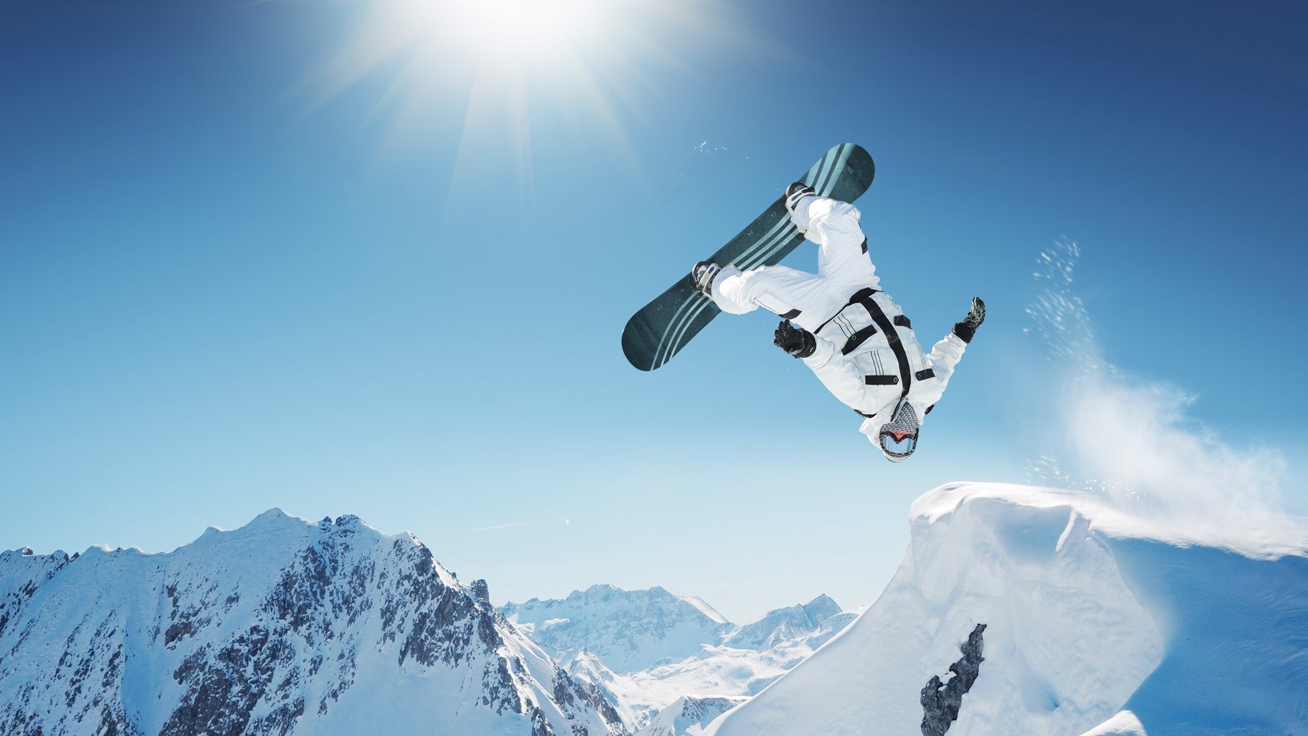 美国传统马术赛事“Mustang Challenge”在拉斯维加斯成功举办,吸引众多观众参与。