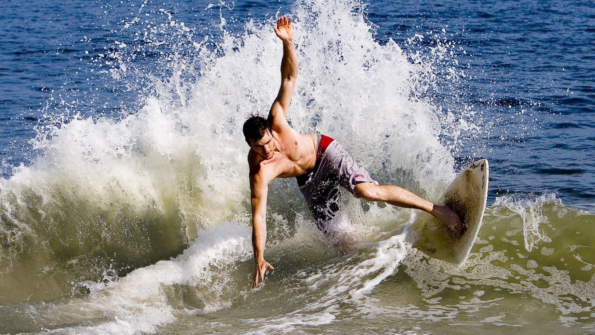 掘金大胜步行者，季后赛首轮中约基奇创下生涯新高，掘金中锋约基奇是哪国人